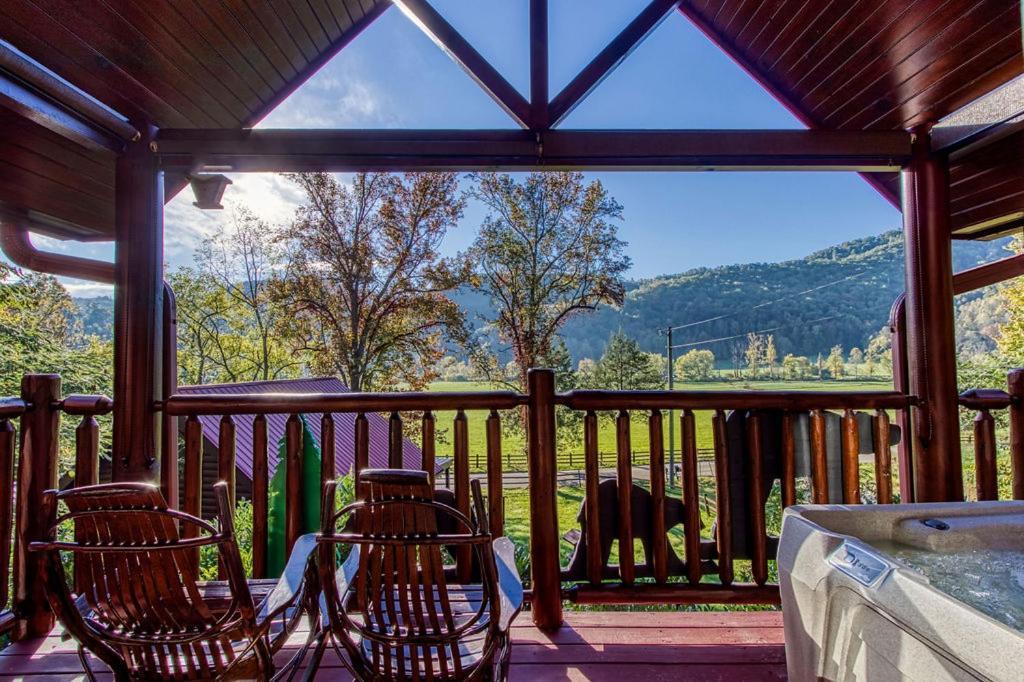 Papa Bear, Hot Tub, Wifi, 1089 Free Tickets Each Paid Day, Dollywood And More Sevierville Extérieur photo