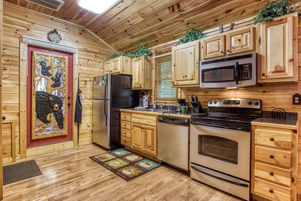 Papa Bear, Hot Tub, Wifi, 1089 Free Tickets Each Paid Day, Dollywood And More Sevierville Extérieur photo