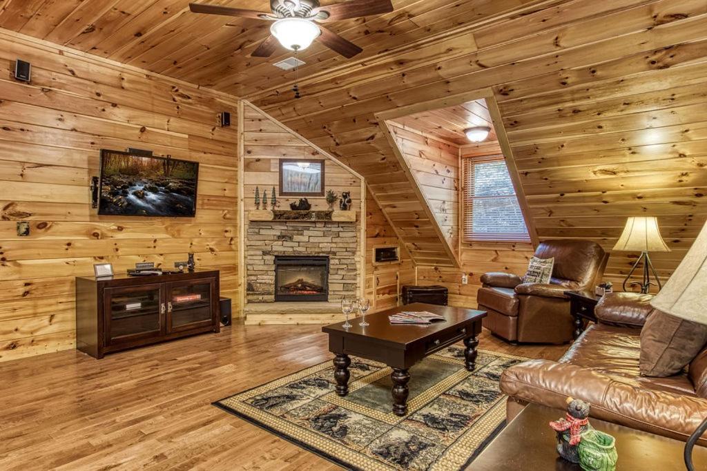 Papa Bear, Hot Tub, Wifi, 1089 Free Tickets Each Paid Day, Dollywood And More Sevierville Extérieur photo